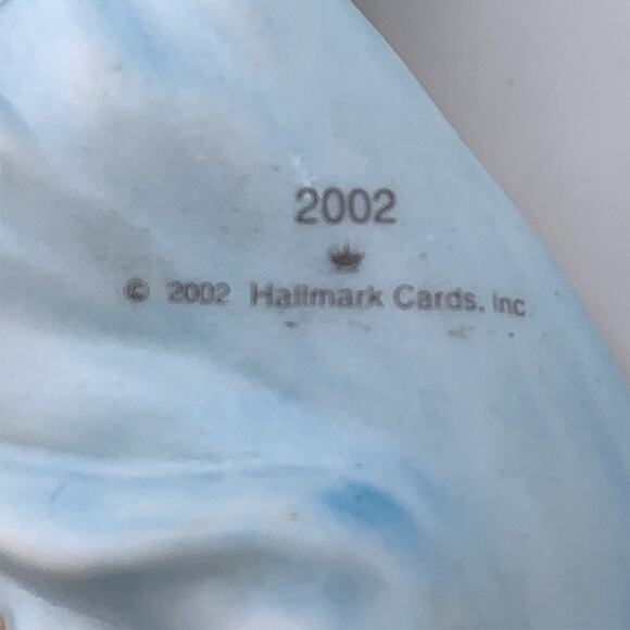 Hallmark Keepsake 2002 Angel of Comfort Collectible Christmas Ornament in Box - Picture 6 of 6